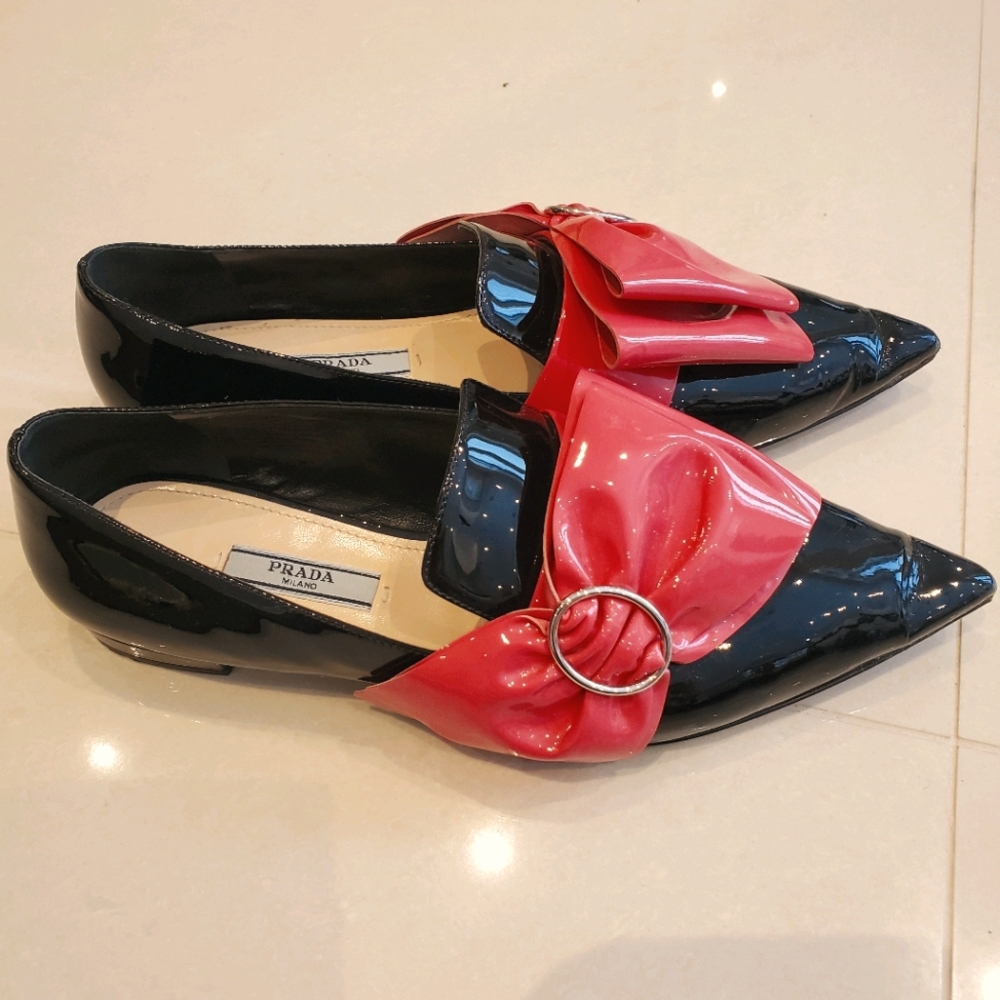 Prada Leather loafers with a large pink bow